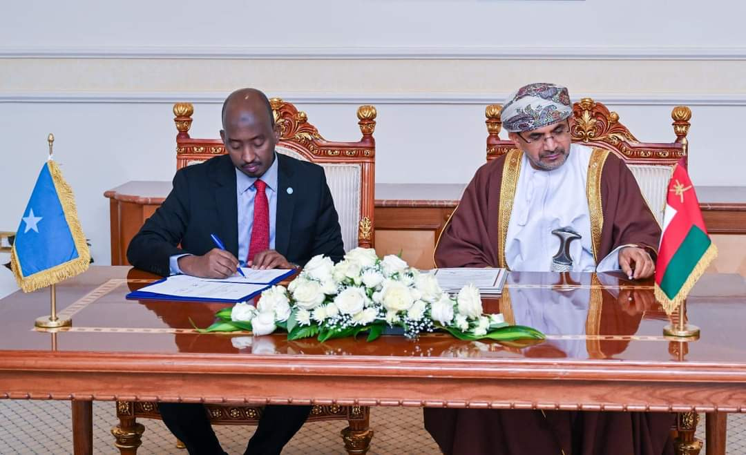Soomaaliya iyo Cumaan oo kala saxiixday iskaashi dhinaca Kalluumeysiga ah