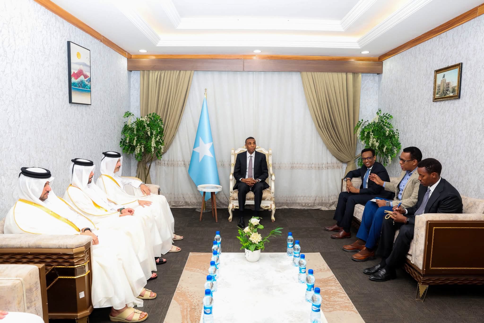 Prime Minister Hamza Receives Qatari Delegation in Mogadishu
