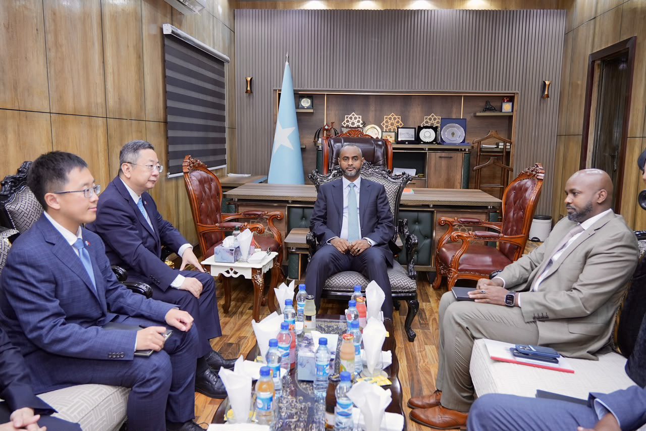 Speaker of the House of the People Meets Chinese Ambassador to Somalia