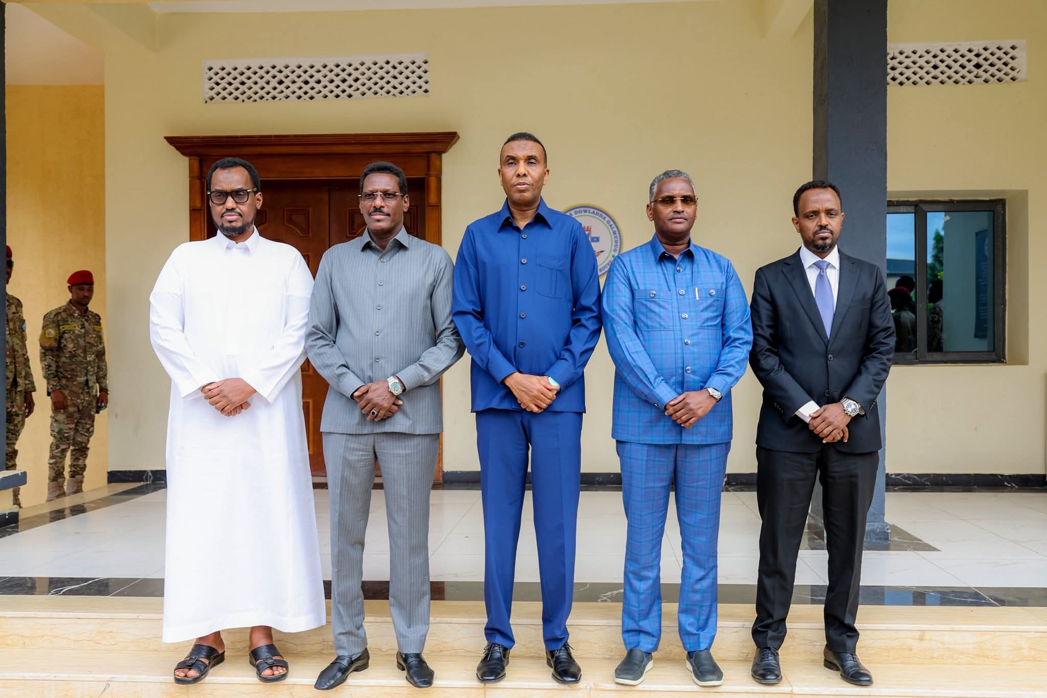 Ra’iisul Wasaare Xamsa Cabdi Barre oo Soo Gabagabeeyay Safar Shaqo oo Laba Maalmood Qaatay oo uu ku Tagay Dhuusamareeb.