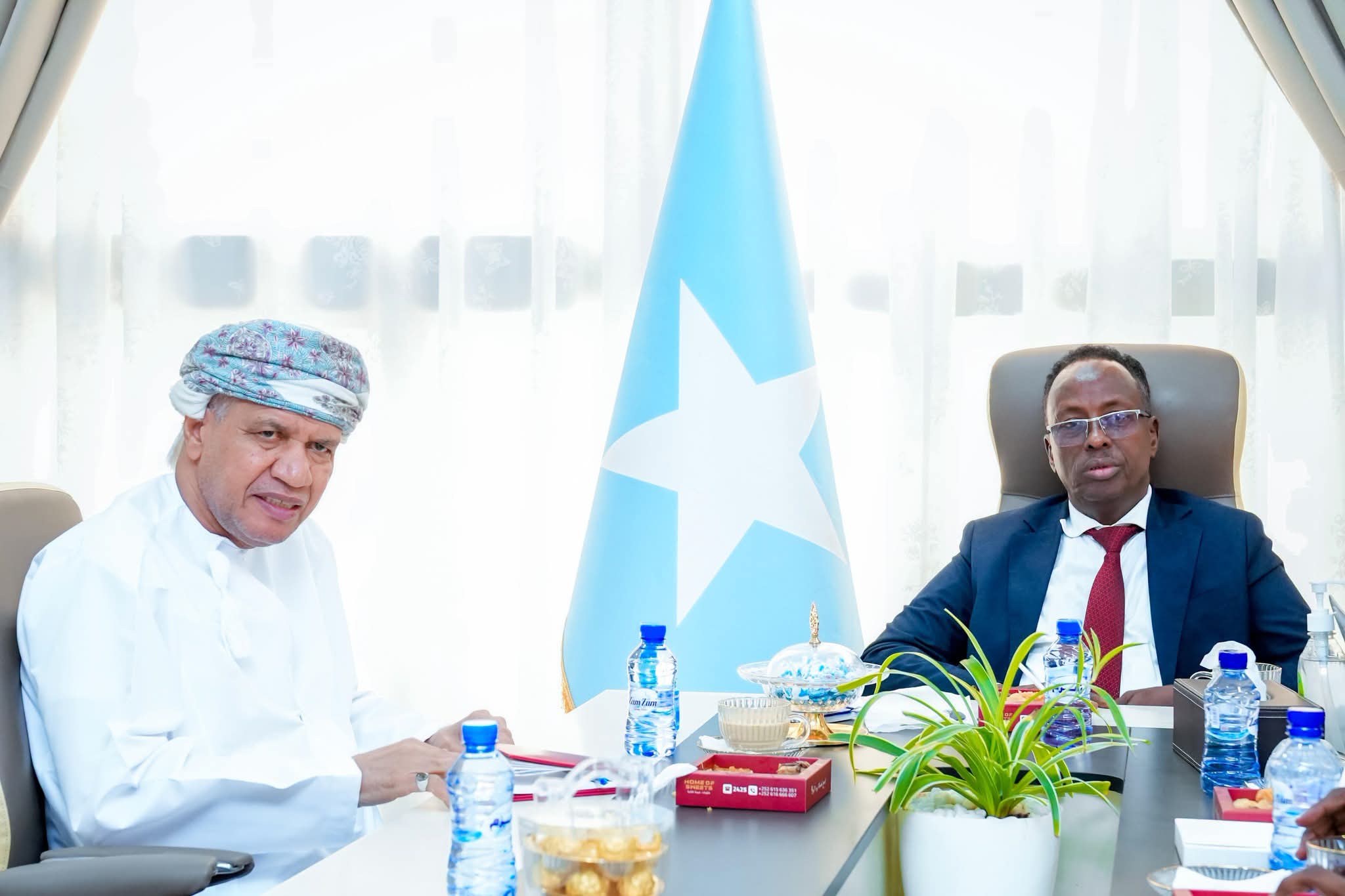 Wasiirka Beeraha XFS oo qaabilay Safiirka Cumaan ee Soomaaliya