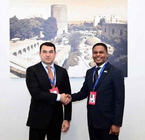 Wasiirka warfaafinta iyo dhaqanka oo la kulmay dhiggiisa dalka Azerbaijan