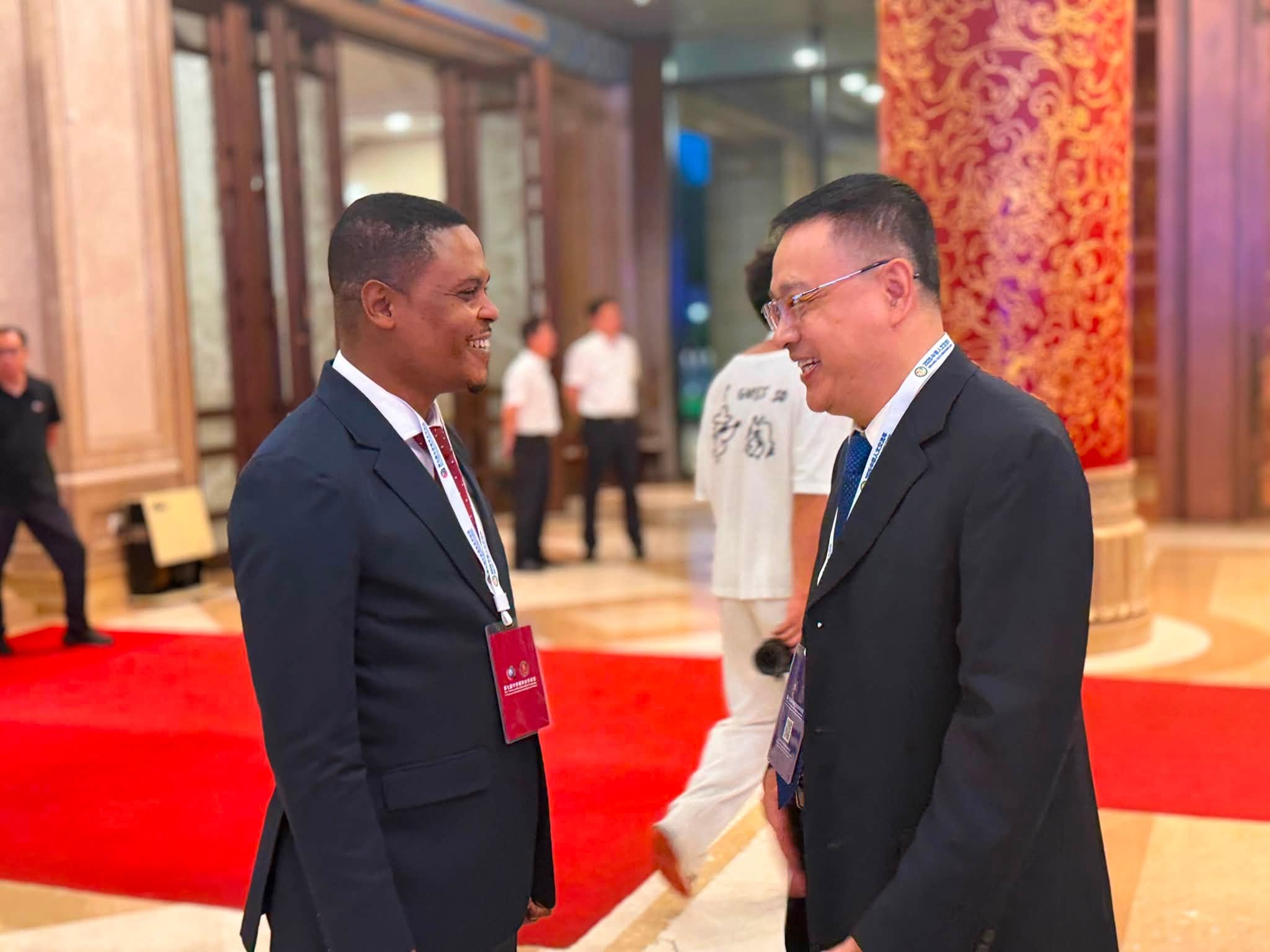 Waziri wa Habari Akiwa Beijing Wakati Jukwaa la Vyombo vya Habari la China na Afrika Likigeukia Akili Bandia